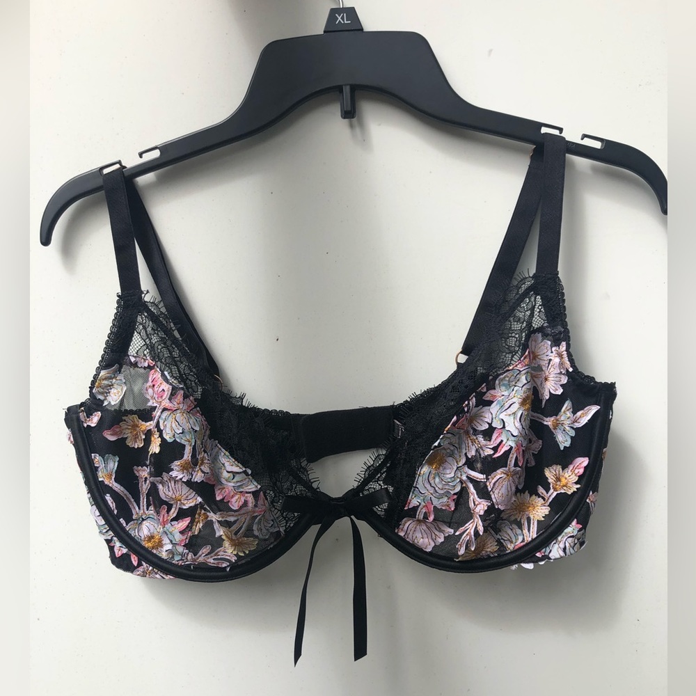 Very sexy Victoria’s Secret bra